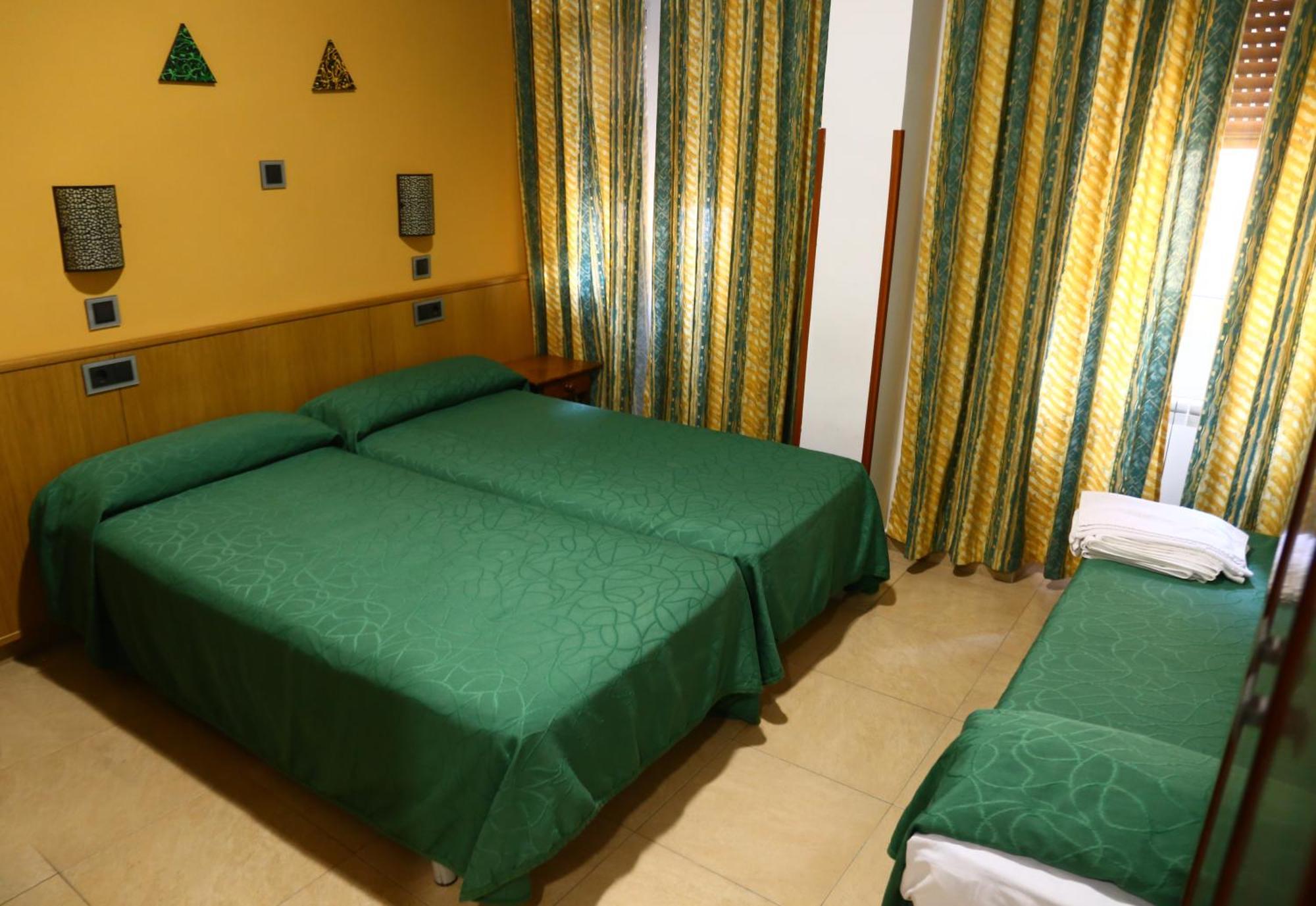 Hostal Muralla Plasencia Eksteriør billede